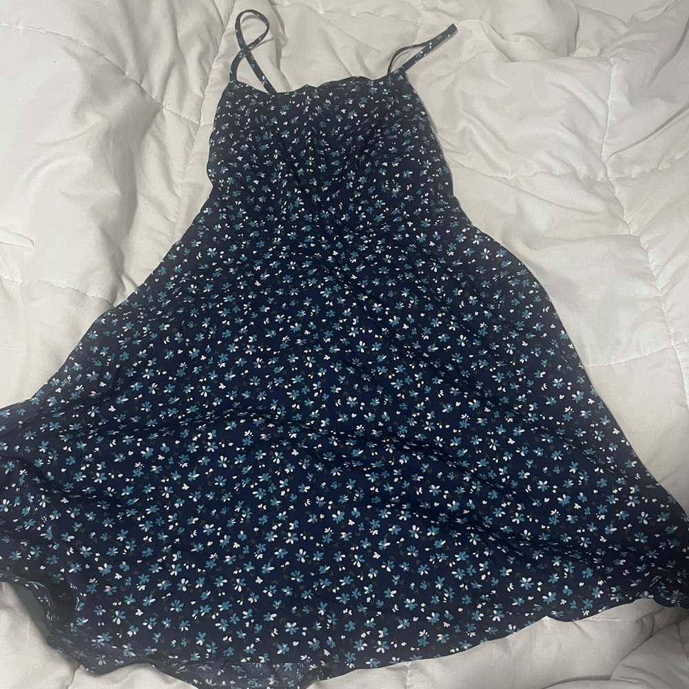 US 4/S dark blue flowy floral dress strap back
